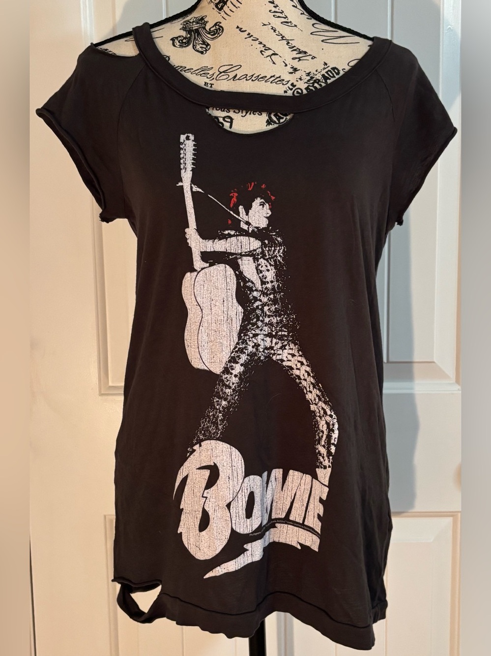David Bowie size sm. Black Graphic Cutout Women’s Tee - Rock Guitar Graphic